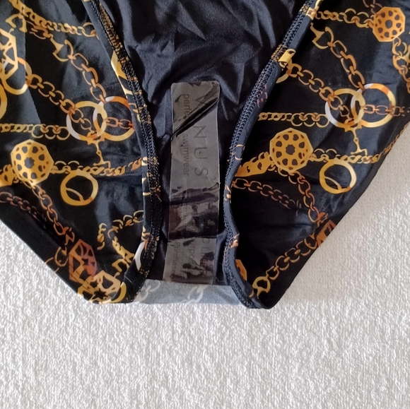 VENUS Golden Links Bikini Set, size 12. - Picture 15 of 16